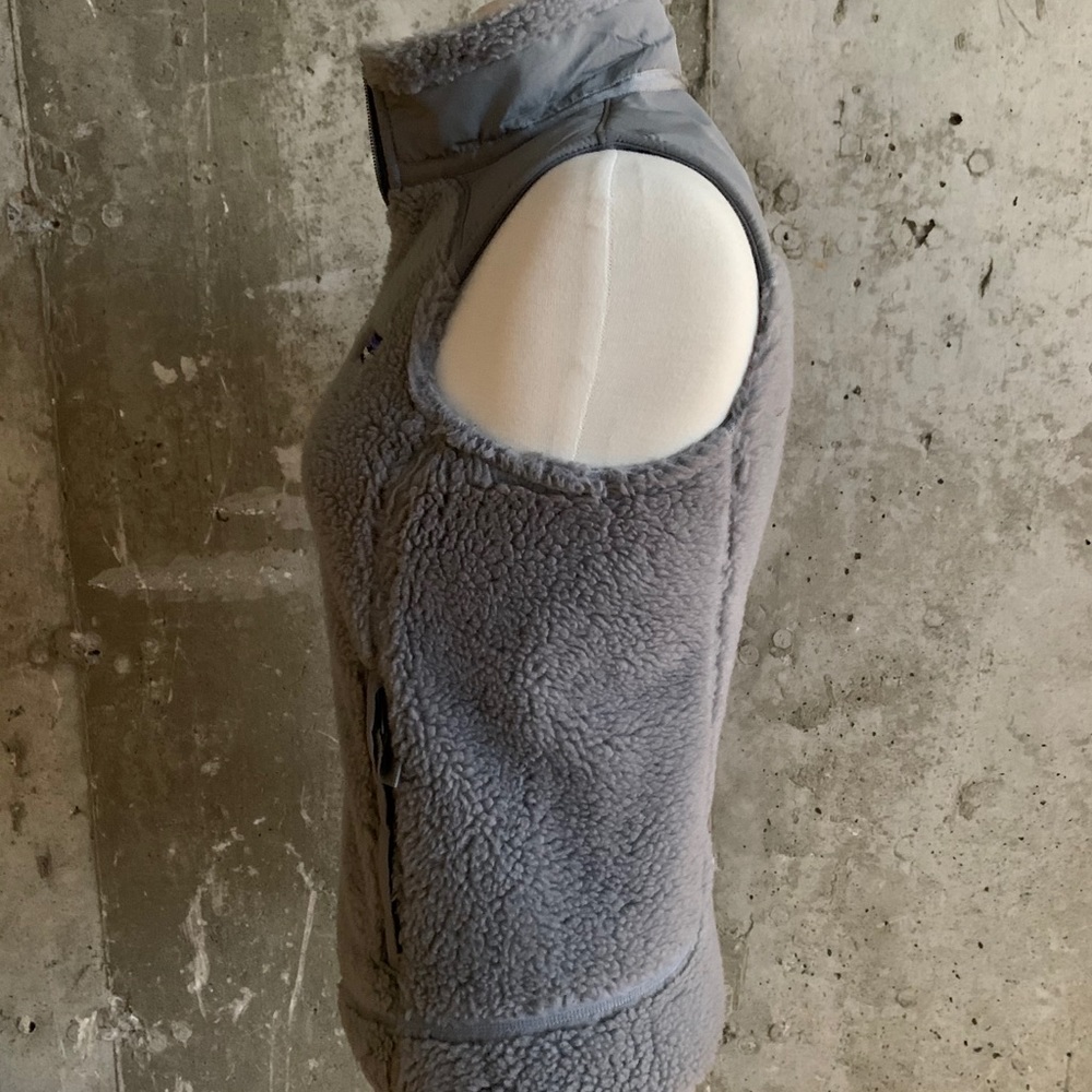 Patagonia Women’s fleece zip up vest - Picture 2 of 7